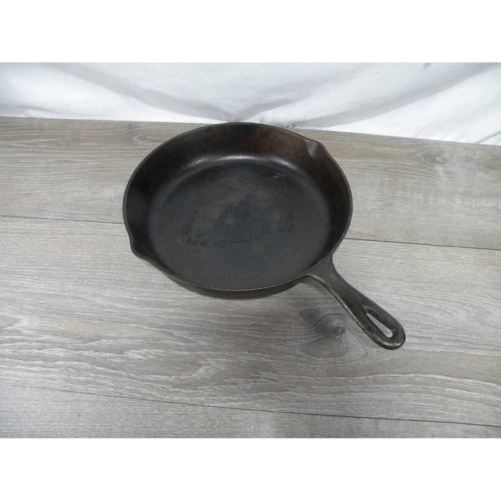 Cast Iron Skillet No. 8 Black Flat Cooking Surface Dual Pour Spouts